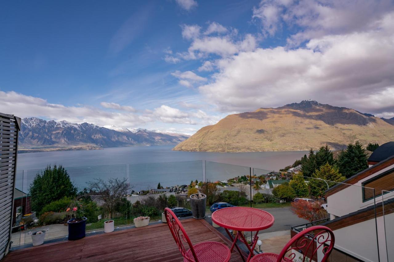 Awesomely Ambient Queenstown Home エクステリア 写真