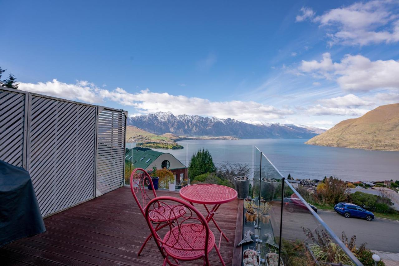 Awesomely Ambient Queenstown Home エクステリア 写真